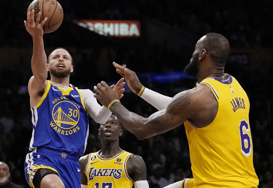 开云体育入口-勇士库里62分集锦