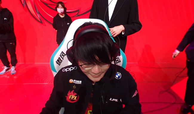 开云体育app-中国队引发争议！，Doinb官方宣布重返赛场新规赛场气氛高涨的简单介绍